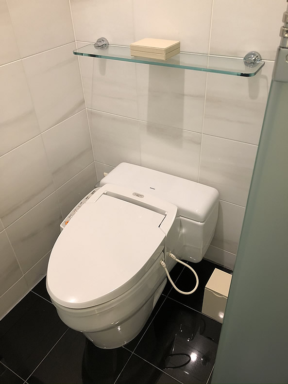 コンラッド東京のエグゼクティブルームのトイレ Conrad Tokyo