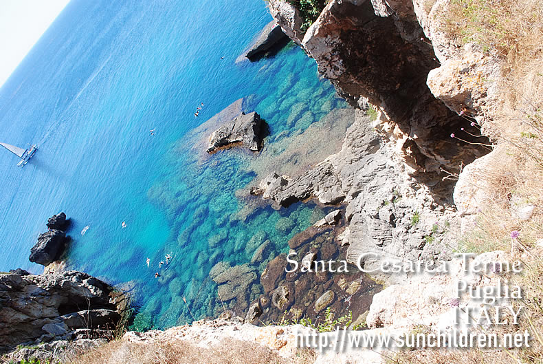 とにかく海の色が綺麗です。サンタチェザーレ・テルメ旅行-Santa Cesarea Terme travel アドリア海、地中海を楽しむ