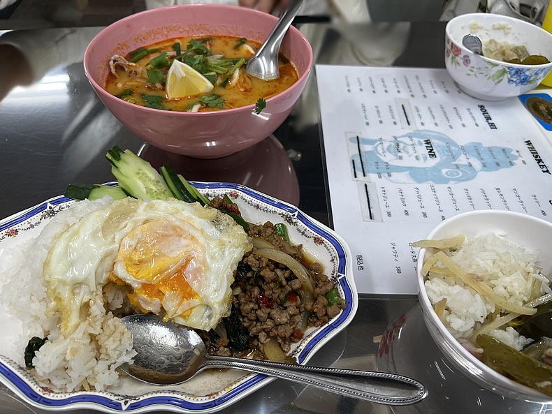 タイ料理　バンコク食堂バードマン
