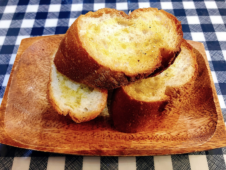 鹿児島　薩摩川内のビスラフルッタ （BIS! La ・ frutta）のフランスパン