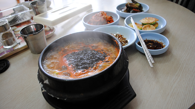 韓国の朝ごはん　ソウルでは美味しいチゲのスープ