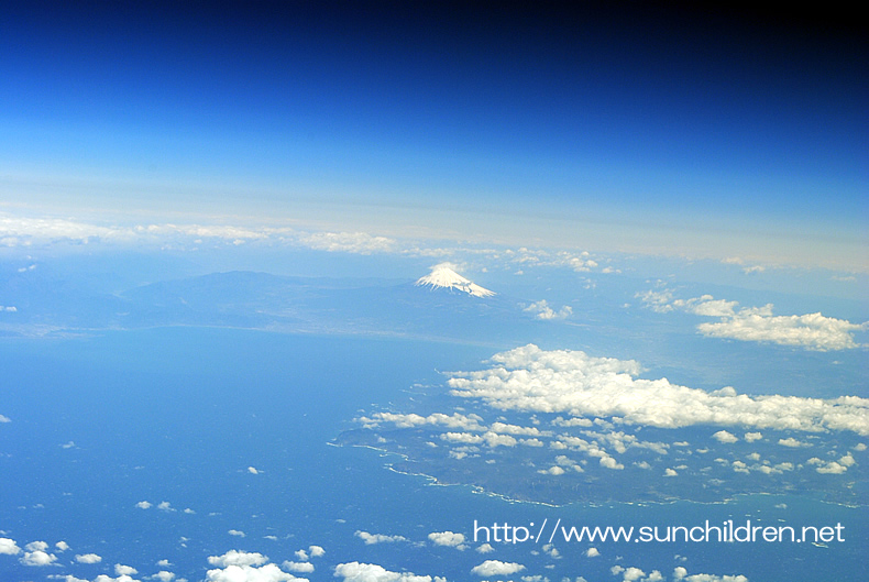 バンコクにつく前に国内線で見れた富士山