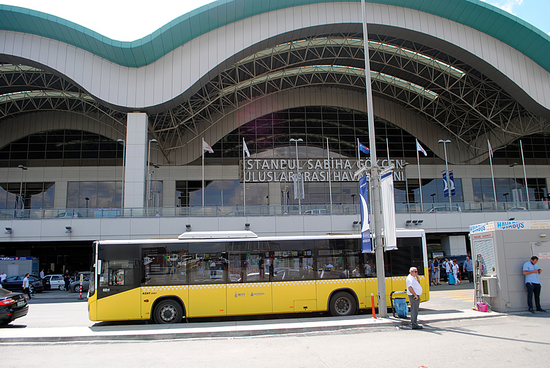 サビハ・ギョクチェン国際空港カドキョイ（Kadıköy）行き HAVABUSバス